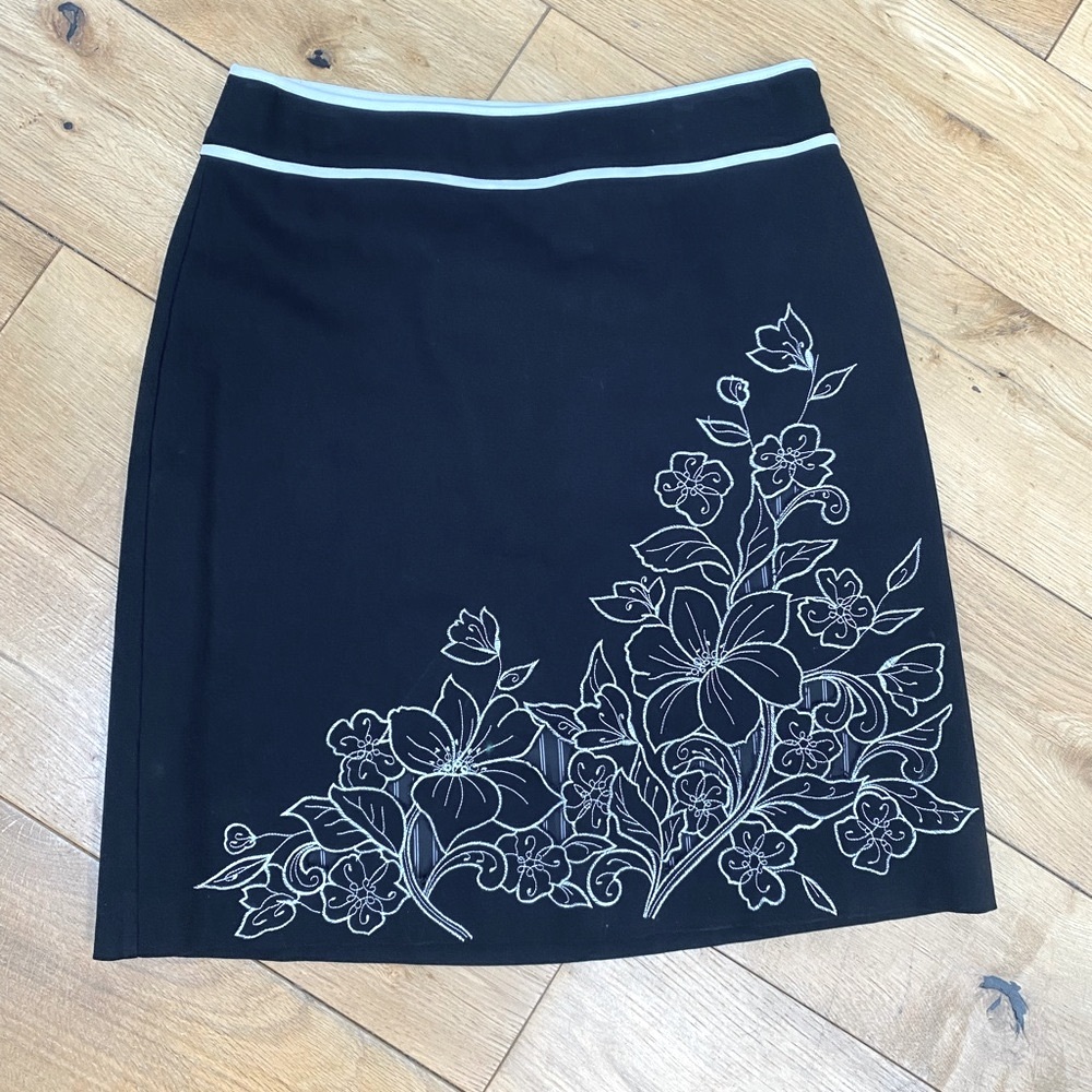 Vintage Black Embroidered cutout black and white skirt - Picture 2 of 11